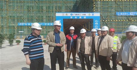 【奮戰(zhàn)80天·沖刺四季度】何勇利用周末休息時間到柳江區(qū)中醫(yī)院整體搬遷項目指導(dǎo)安全文明標準化施工