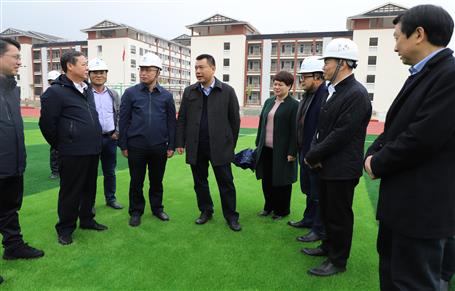 鄺驅(qū)到古宜鎮(zhèn)第三初級中學(xué)項(xiàng)目檢查指導(dǎo)工作