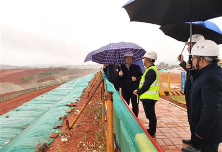 侯立林到柳州三項目開展重大風(fēng)險排查工作